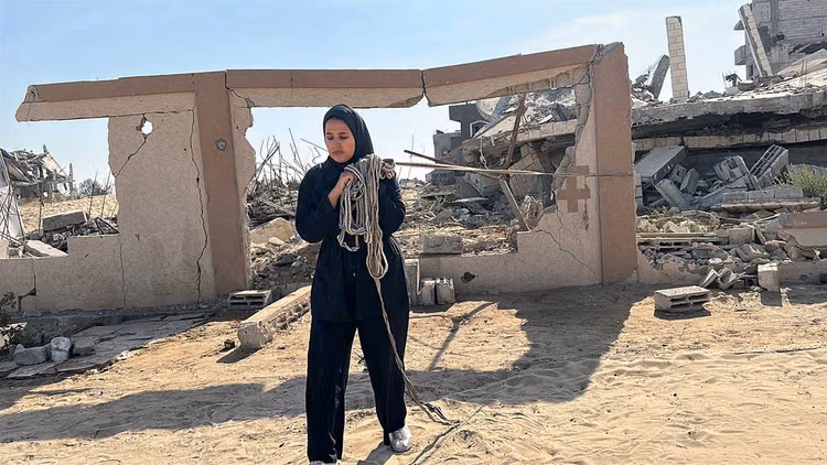 Portada de Gaza, un año después del alto el fuego: crear entre escombros como forma de resistir