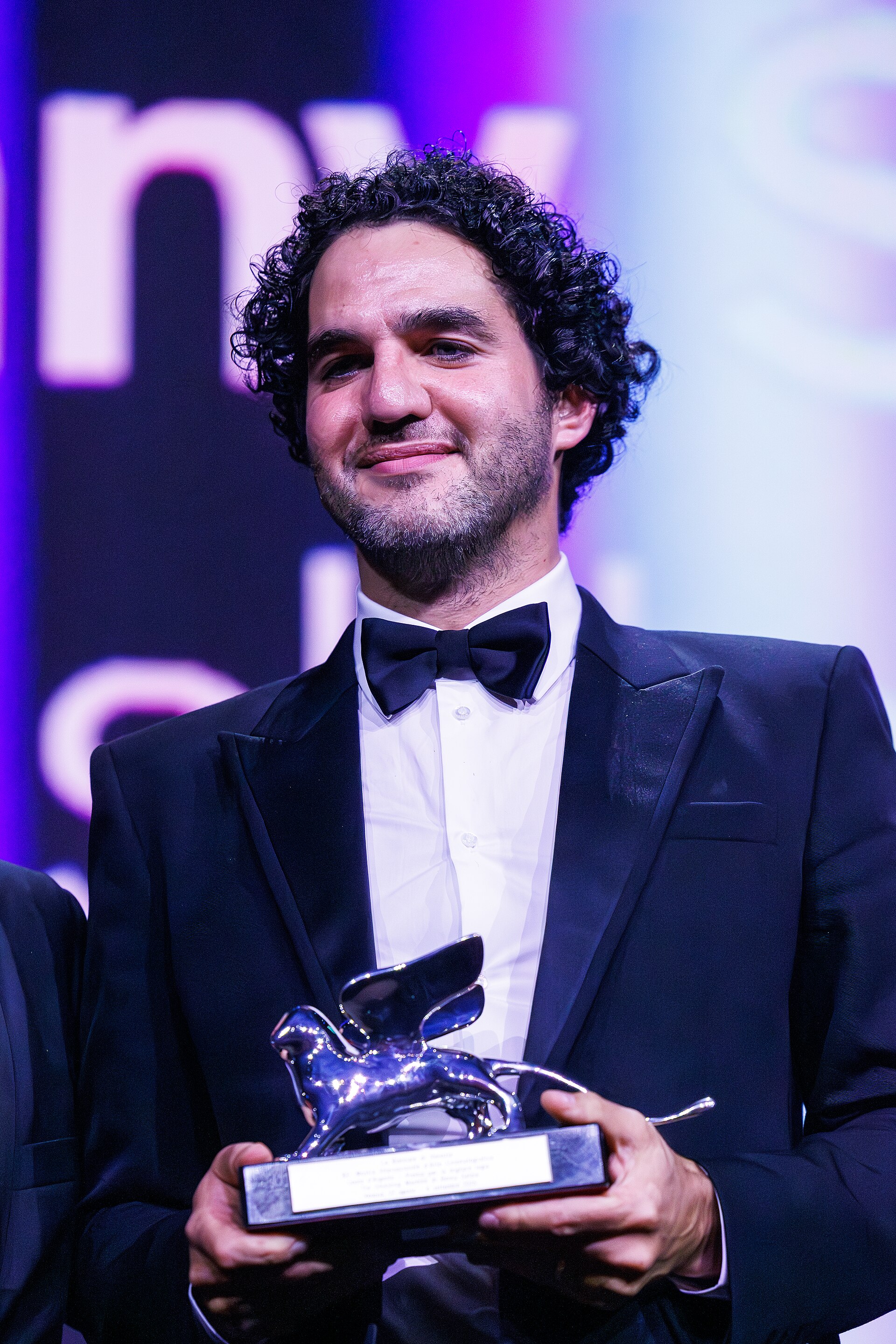 Benny Safdie con el León de Plata en el Festival de Venecia 2025