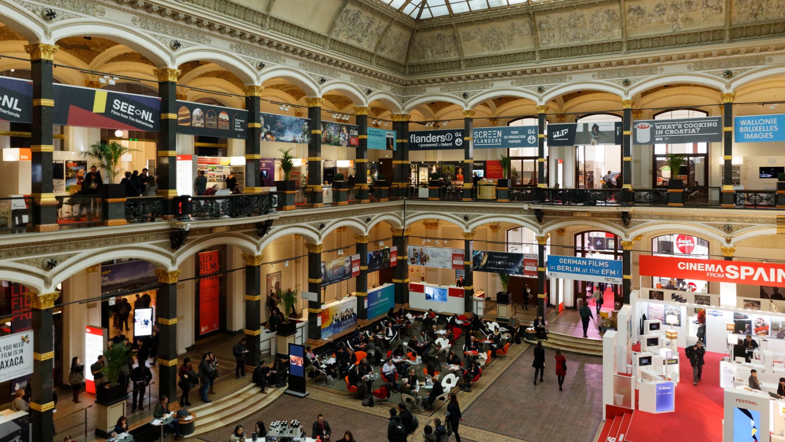 Puestos de ventas del European Film Market en el Martin-Gropius-Bau de Berlín