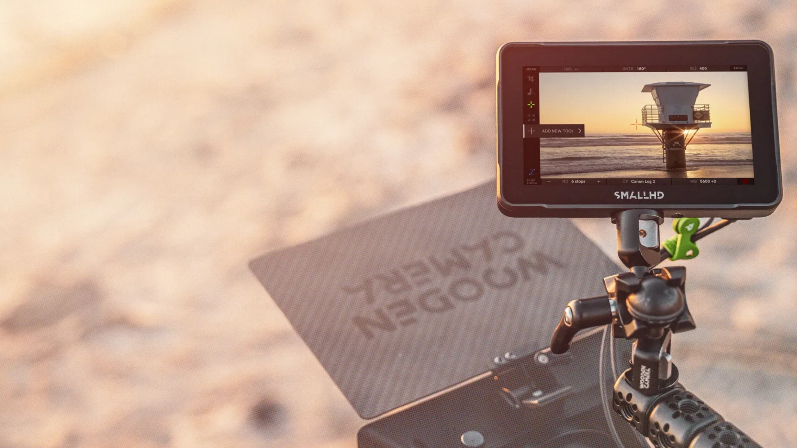 Monitor SmallHD Focus 504 de cinco pulgadas montado sobre una cámara