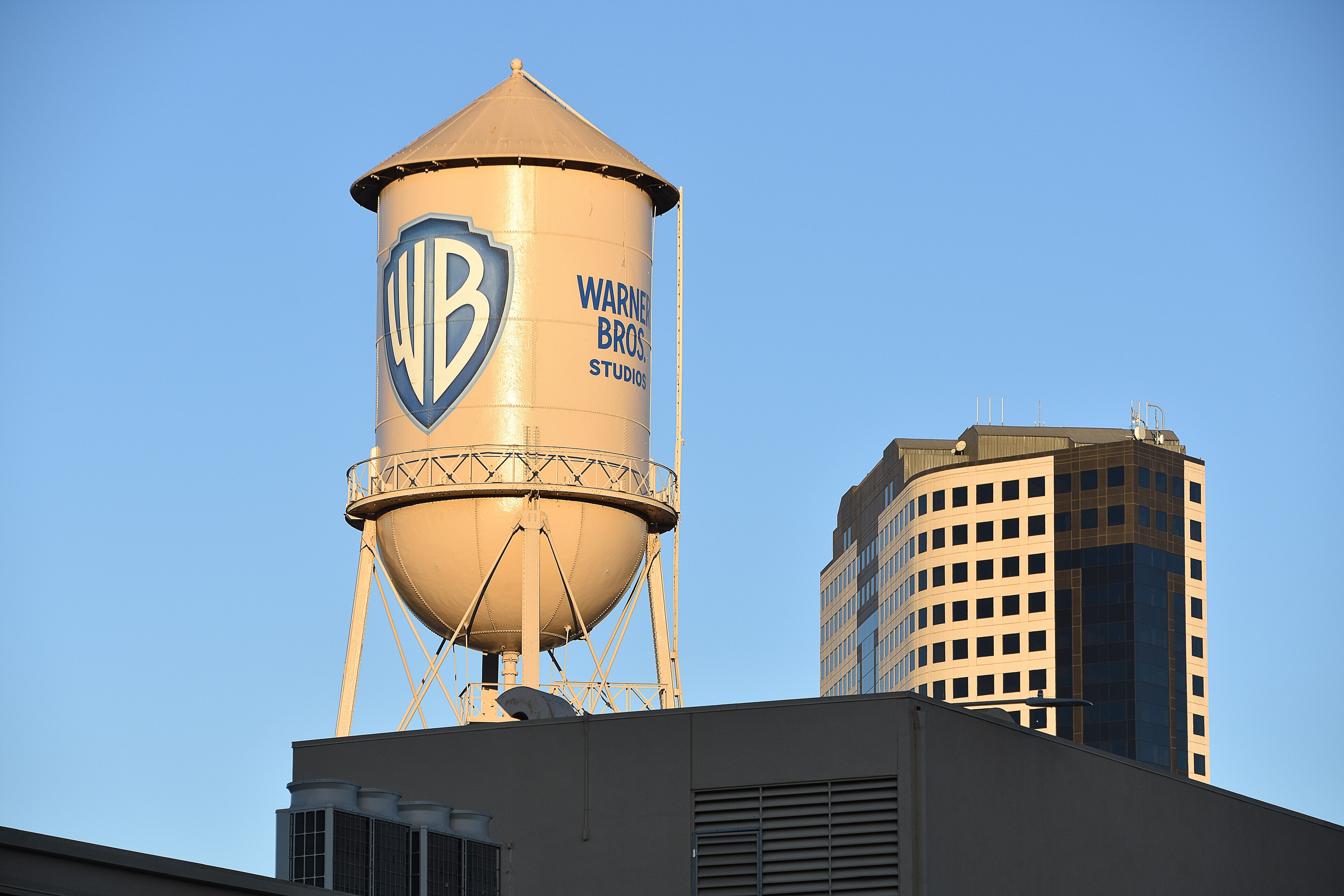 La torre de agua de Warner Bros. en los estudios de Burbank, California