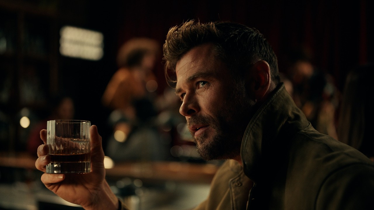 Chris Hemsworth en el comercial True Story de Archie Rose