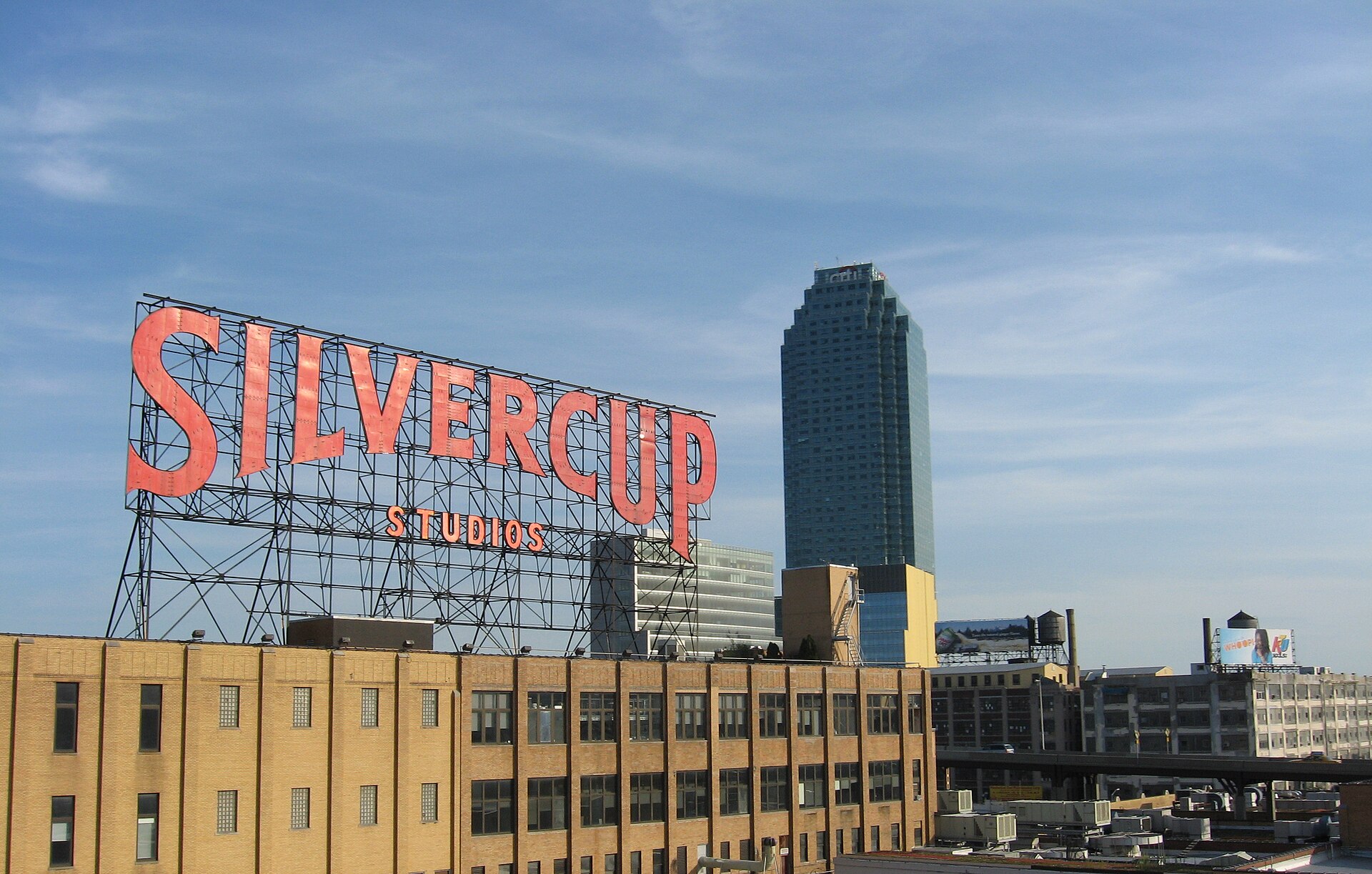 El letrero de Silvercup Studios en Queens, Nueva York