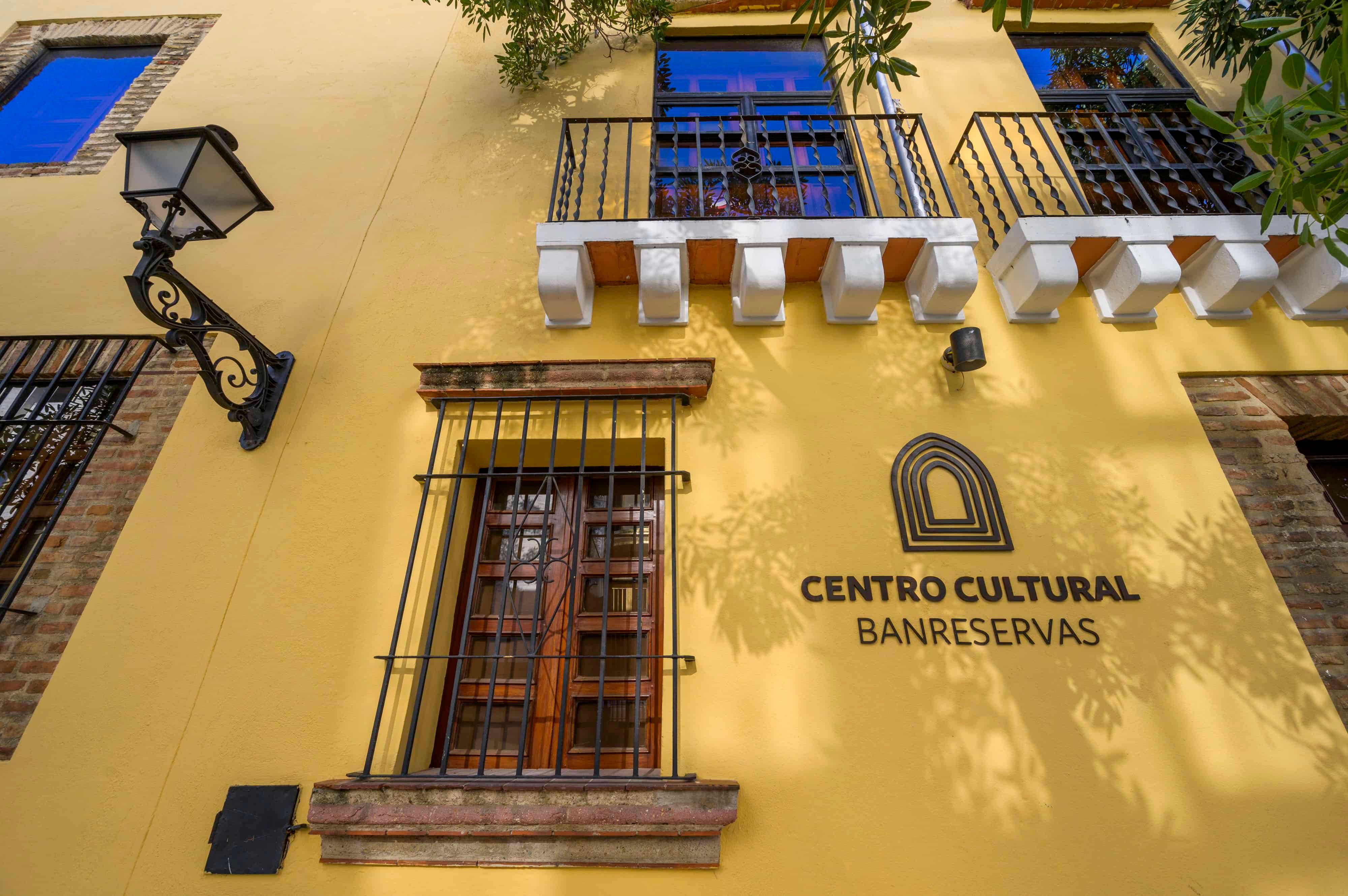 Fachada del Centro Cultural Banreservas en la Ciudad Colonial de Santo Domingo