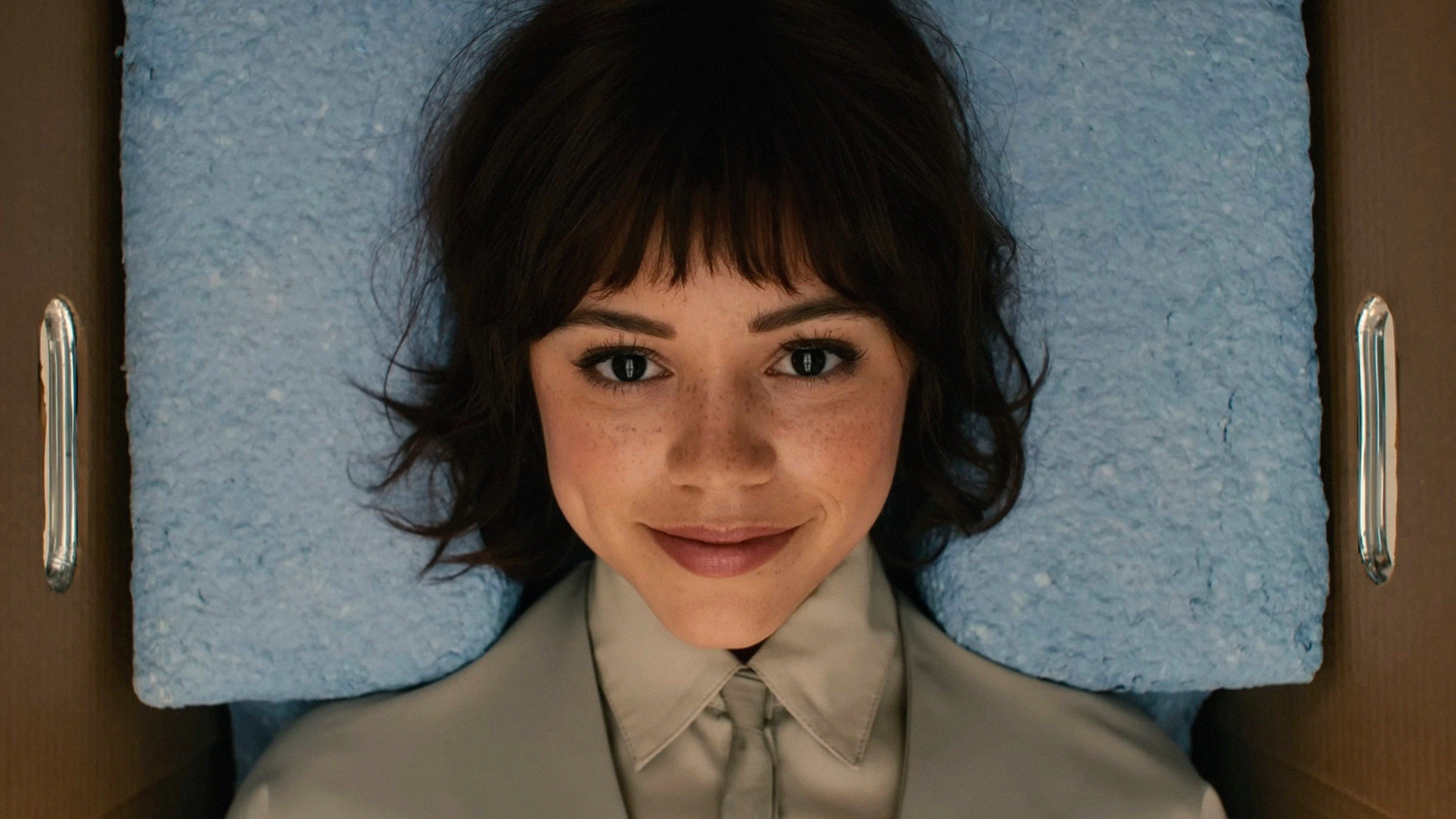 Jenna Ortega como Klara en Klara and the Sun