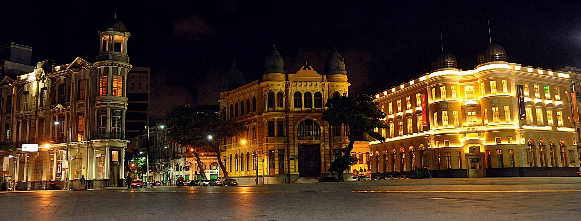 El Recife Antiguo de noche, en Pernambuco